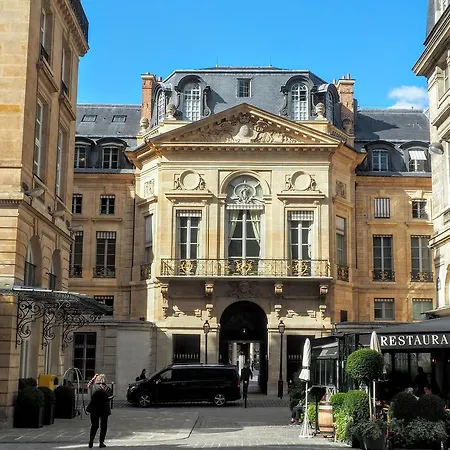 Louvre Valois Chicsuites *